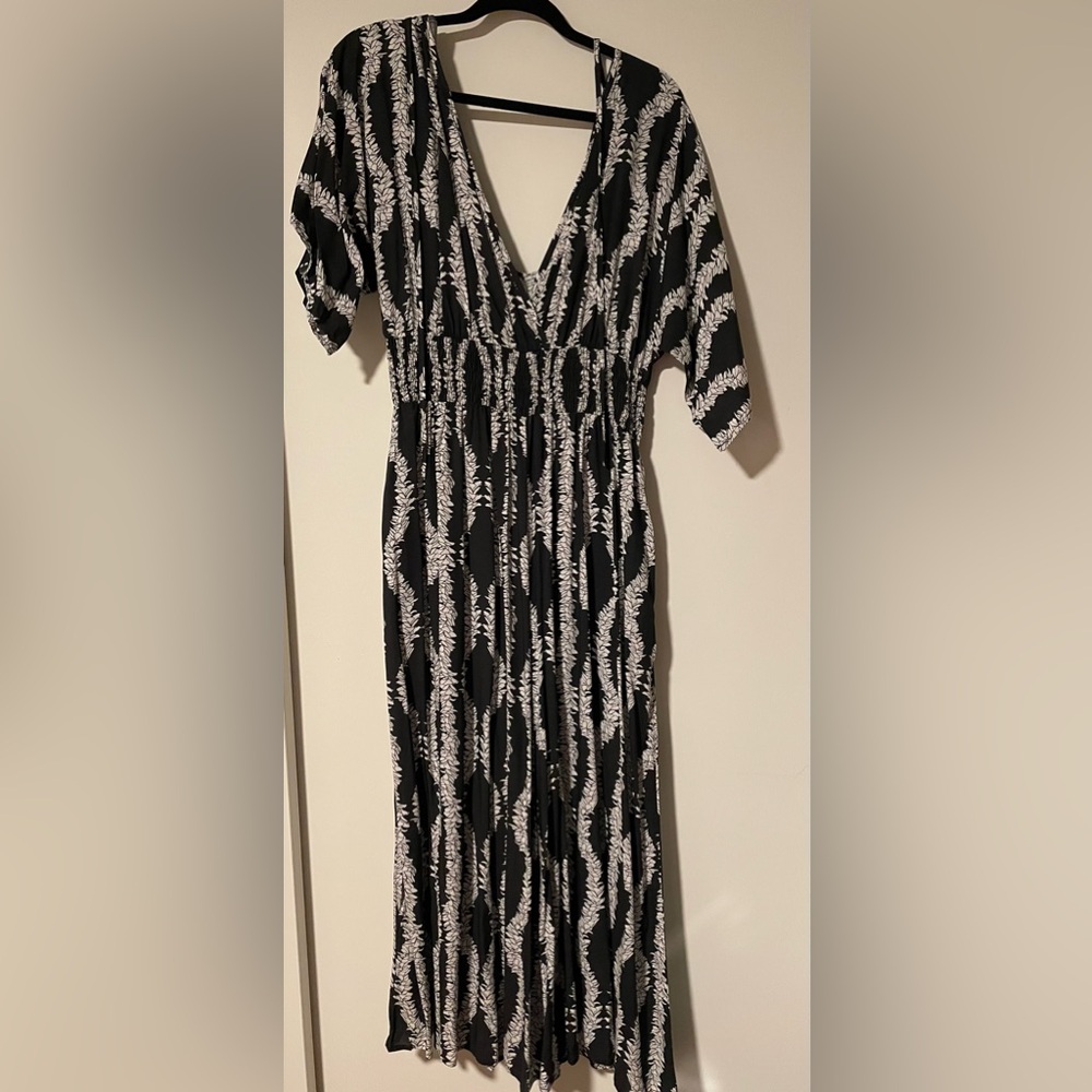 NWT Lexbreezy Hawaii Vacay Long Jumpsuit 
Aloha Lei Black/White Hawaiian Wear